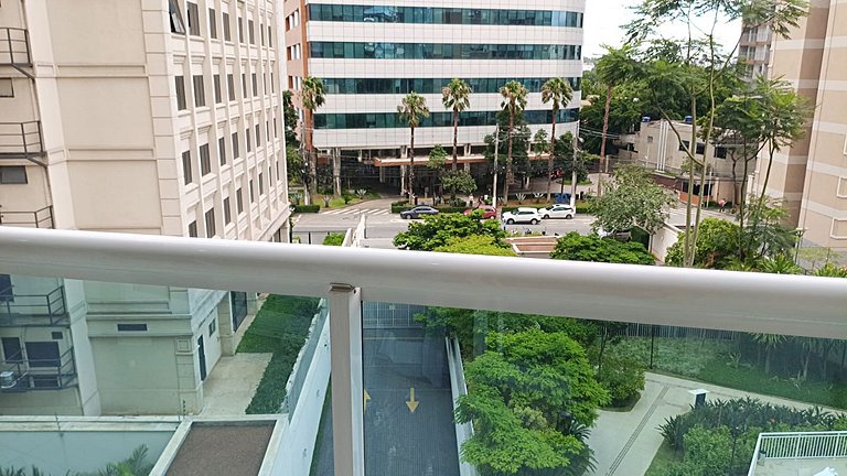 Summit 401 | Piscina, tênis e metrô na Faria Lima