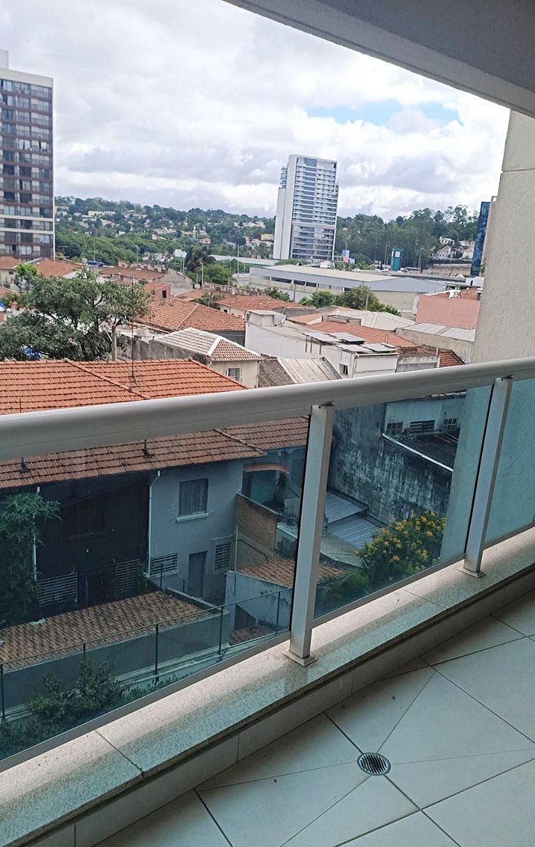 Summit 407 | Piscina, tênis e metrô na Faria Lima
