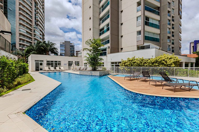 Summit 405 | Piscina, tênis e metrô na Faria Lima